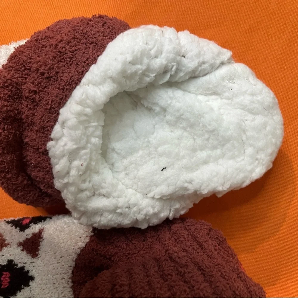 6/$25 Cozy Patterned Kids Slippers - Red and White - Picture 6 of 9